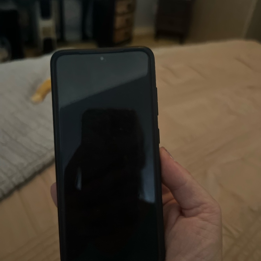 EUC Samsung Galaxy S20 with hard plastic case